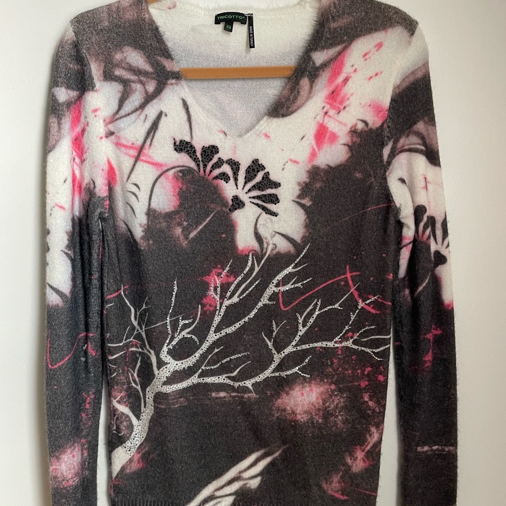 Tricotto Desigual V-Neck Sweater in Pink, Black, and White. XS